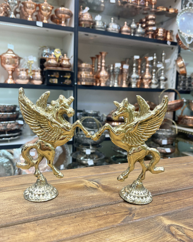مجسمه جفتی اسب بالدار تک شاخ